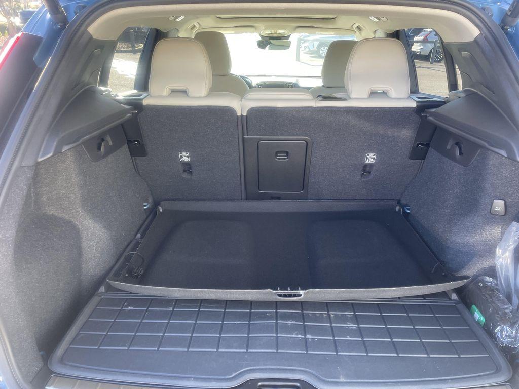 new 2025 Volvo XC40 car, priced at $38,460