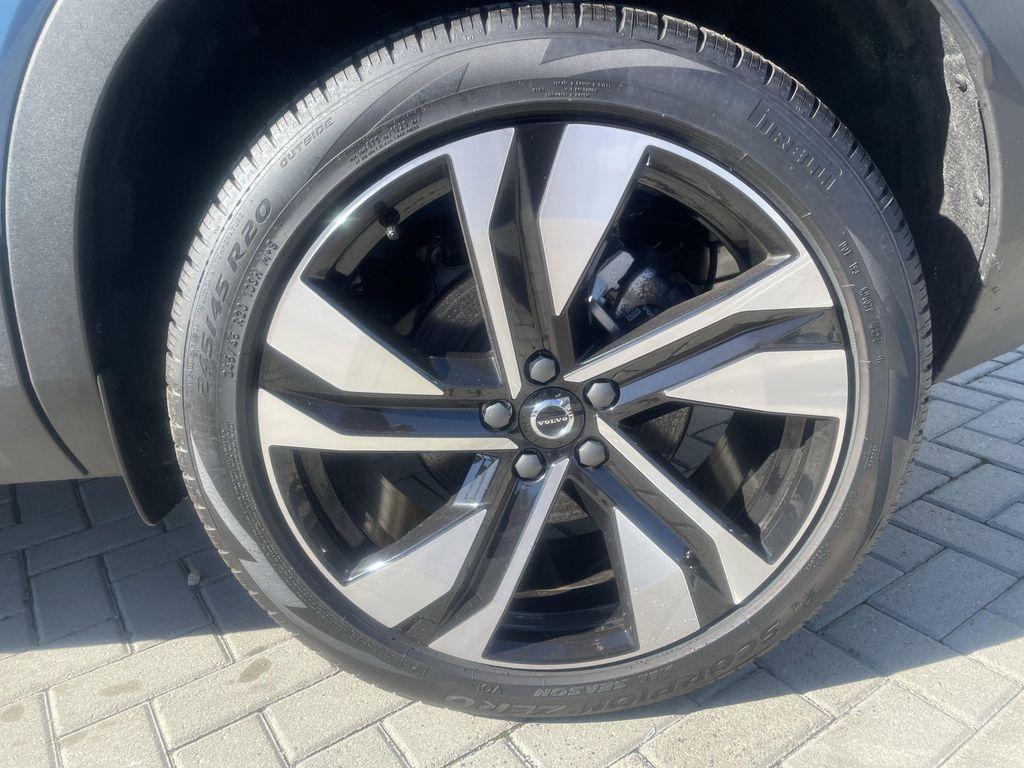 new 2025 Volvo XC40 car, priced at $38,460