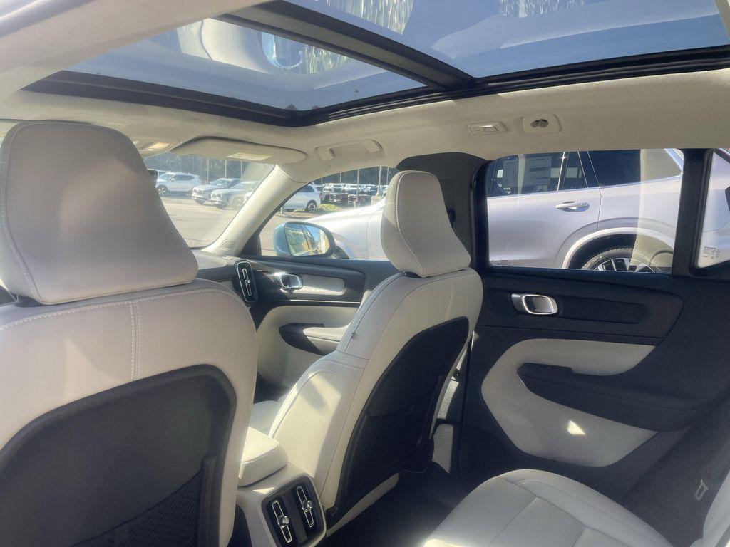 new 2025 Volvo XC40 car, priced at $38,460