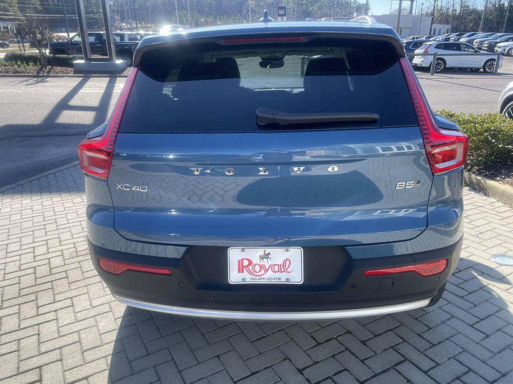 new 2025 Volvo XC40 car, priced at $38,460