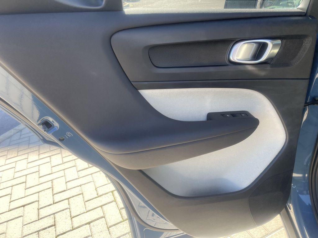 new 2025 Volvo XC40 car, priced at $38,460