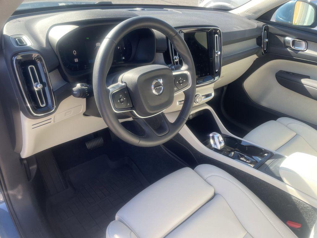 new 2025 Volvo XC40 car, priced at $38,460