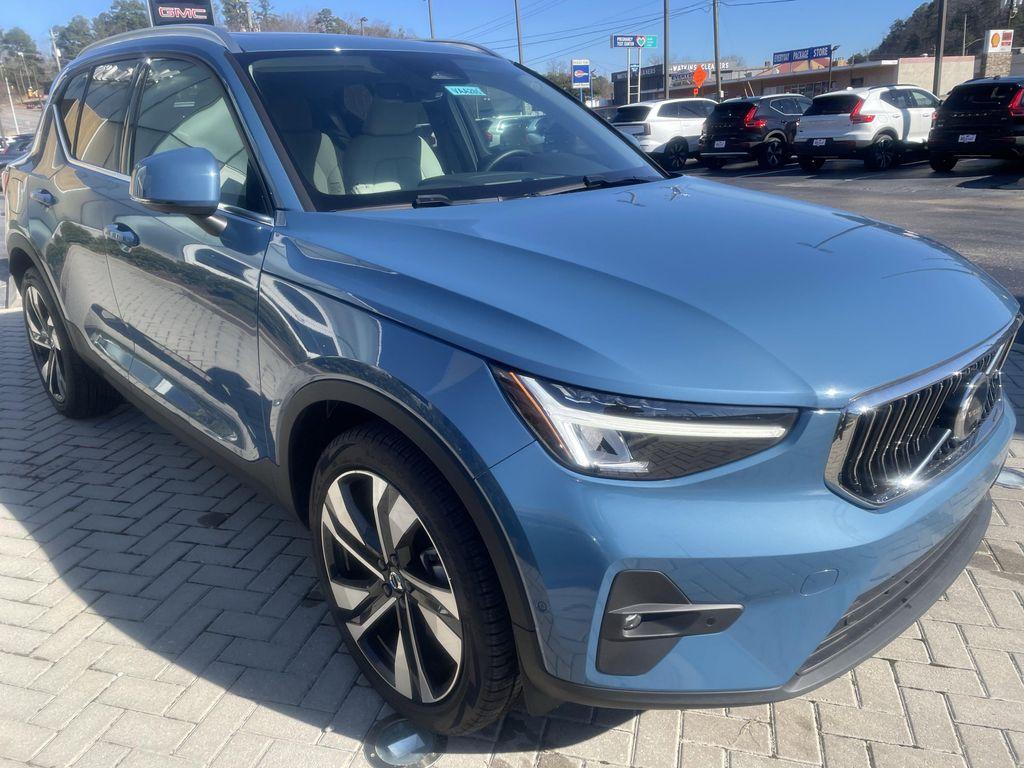 new 2025 Volvo XC40 car, priced at $38,460
