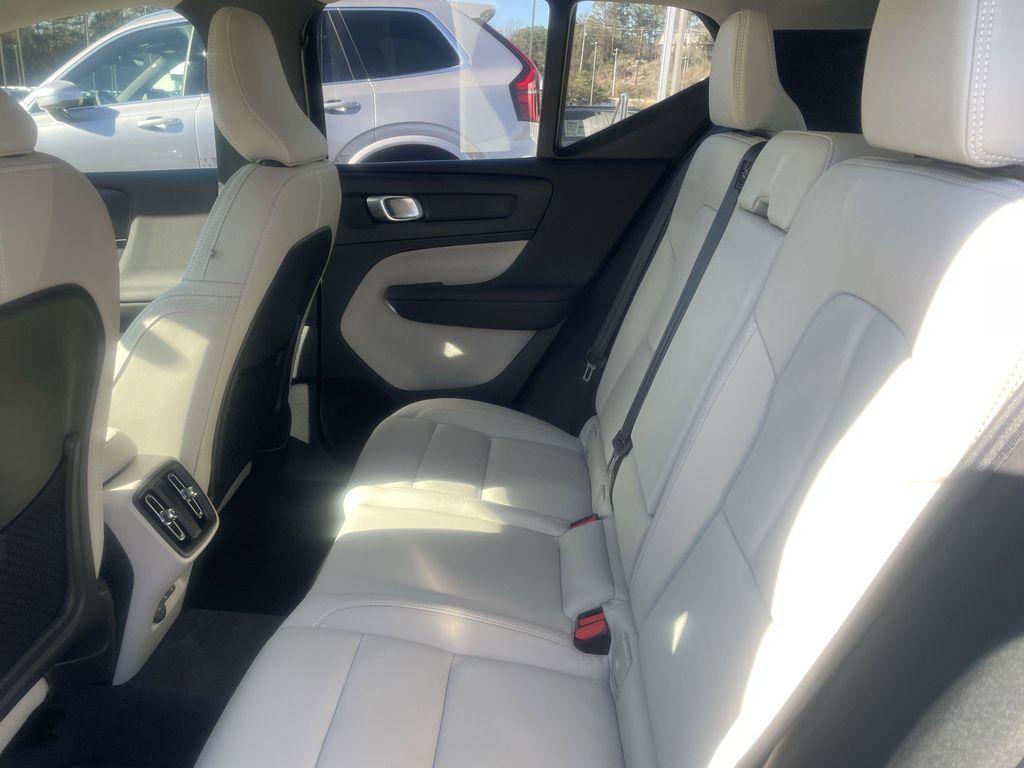 new 2025 Volvo XC40 car, priced at $38,460