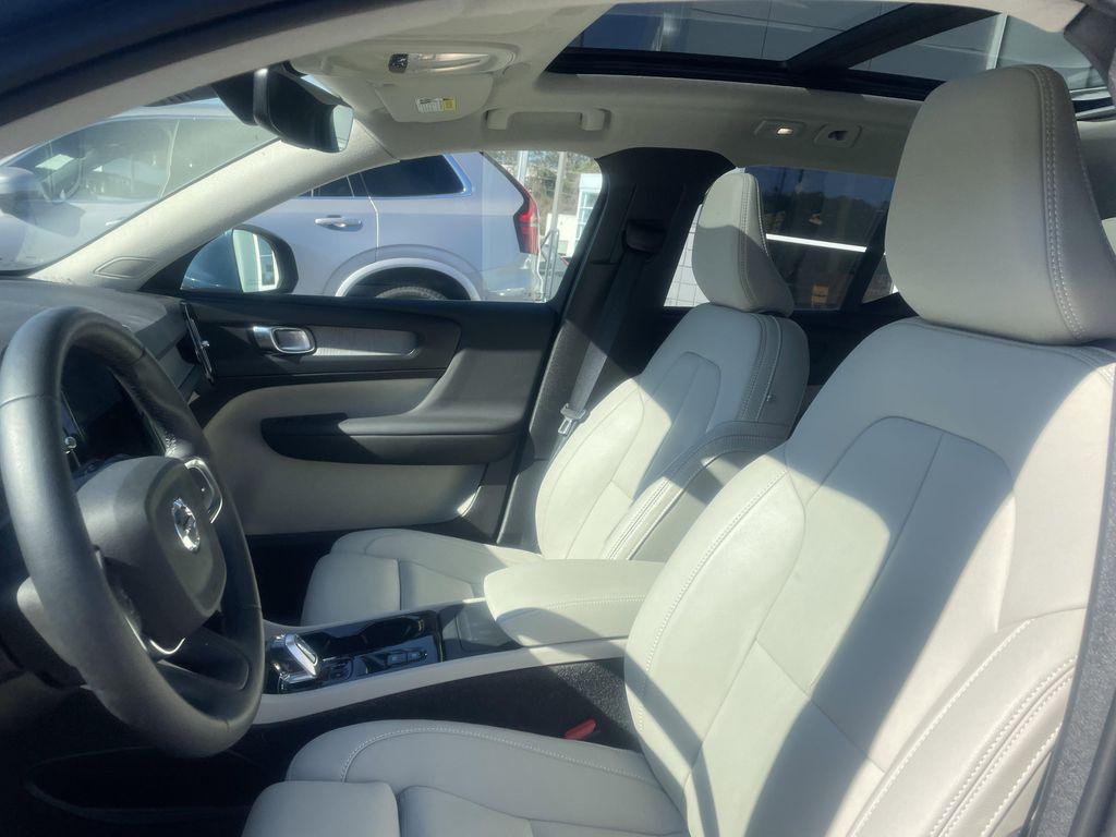 new 2025 Volvo XC40 car, priced at $38,460