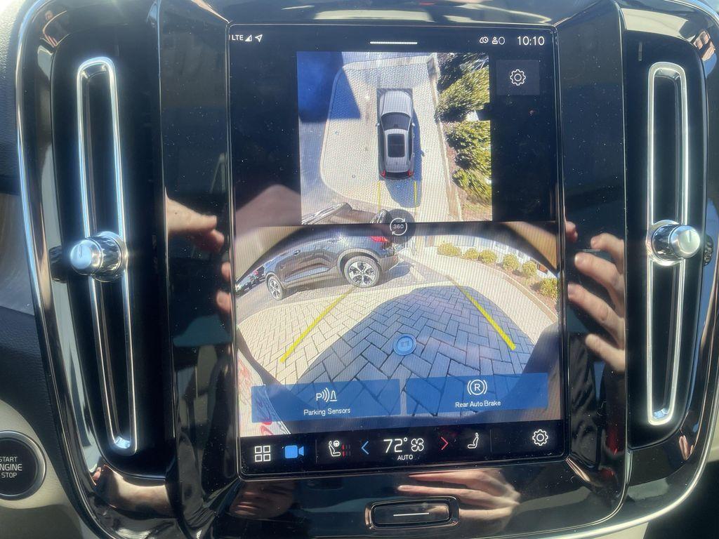 new 2025 Volvo XC40 car, priced at $38,460