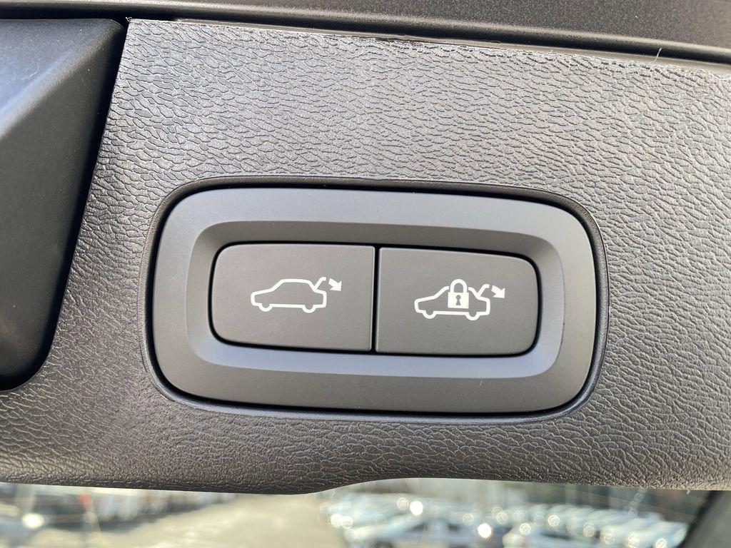 new 2026 Volvo XC60 car, priced at $58,105