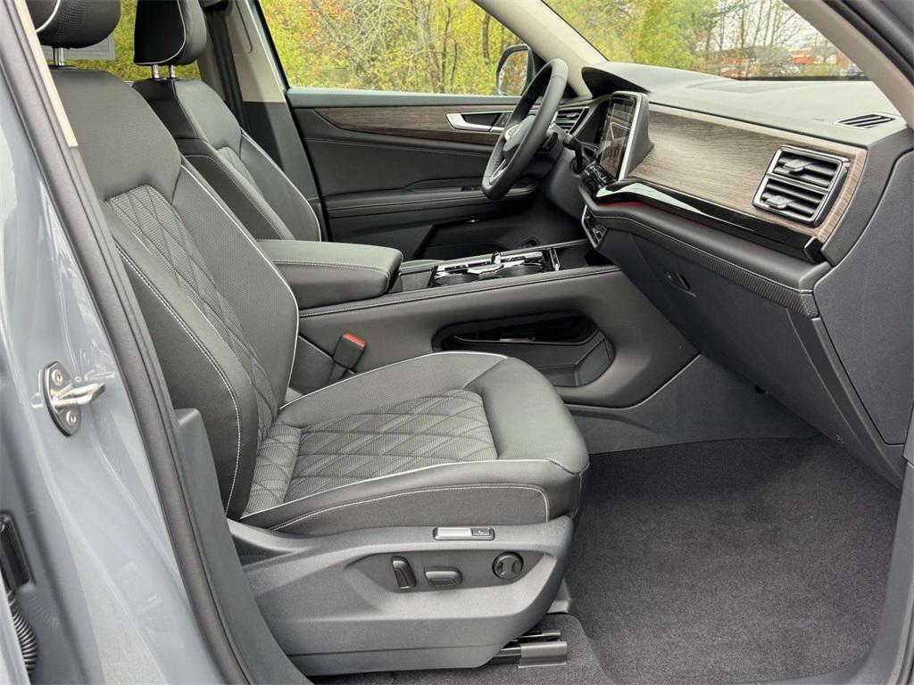 new 2026 Volkswagen Atlas car, priced at $57,344