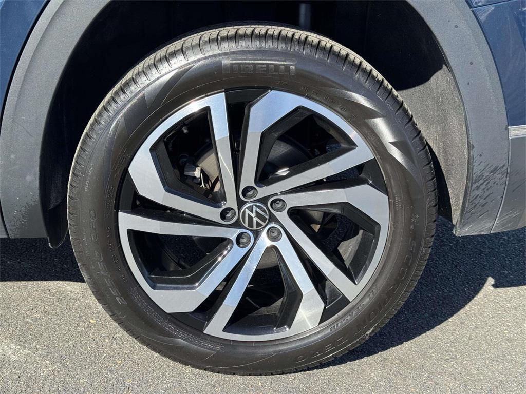 used 2021 Volkswagen Atlas car, priced at $28,000