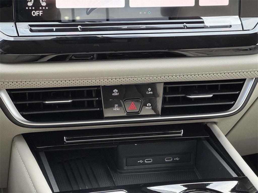 new 2026 Volkswagen Atlas car, priced at $45,021