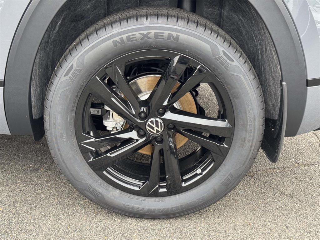 new 2026 Volkswagen Atlas Cross Sport car, priced at $50,398