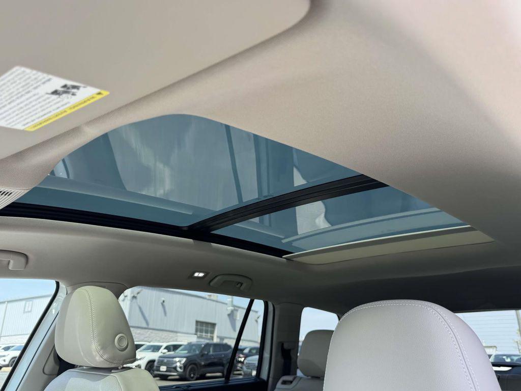 new 2026 Volkswagen Atlas car, priced at $48,346