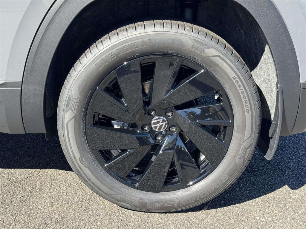 new 2026 Volkswagen Atlas Cross Sport car, priced at $45,611