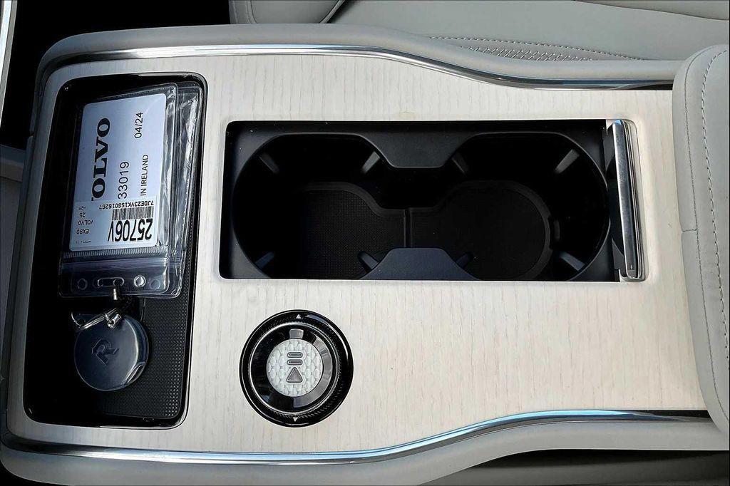 new 2025 Volvo EX90 car, priced at $86,290