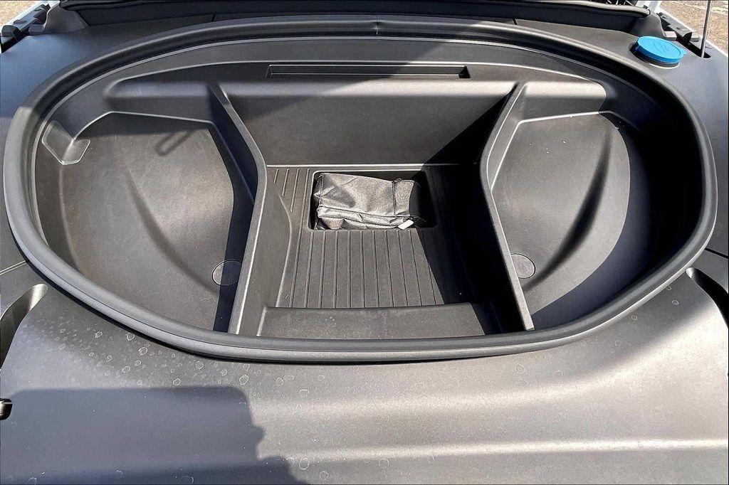 new 2025 Volvo EX90 car, priced at $86,290