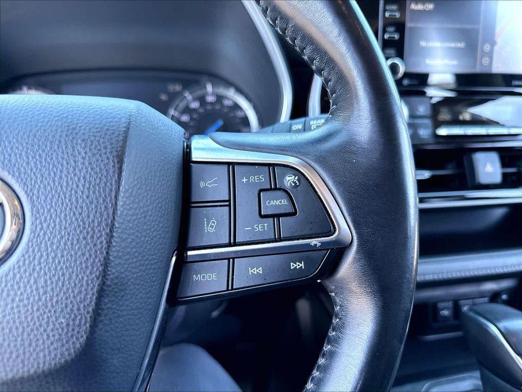 used 2020 Toyota Highlander Hybrid car, priced at $33,998