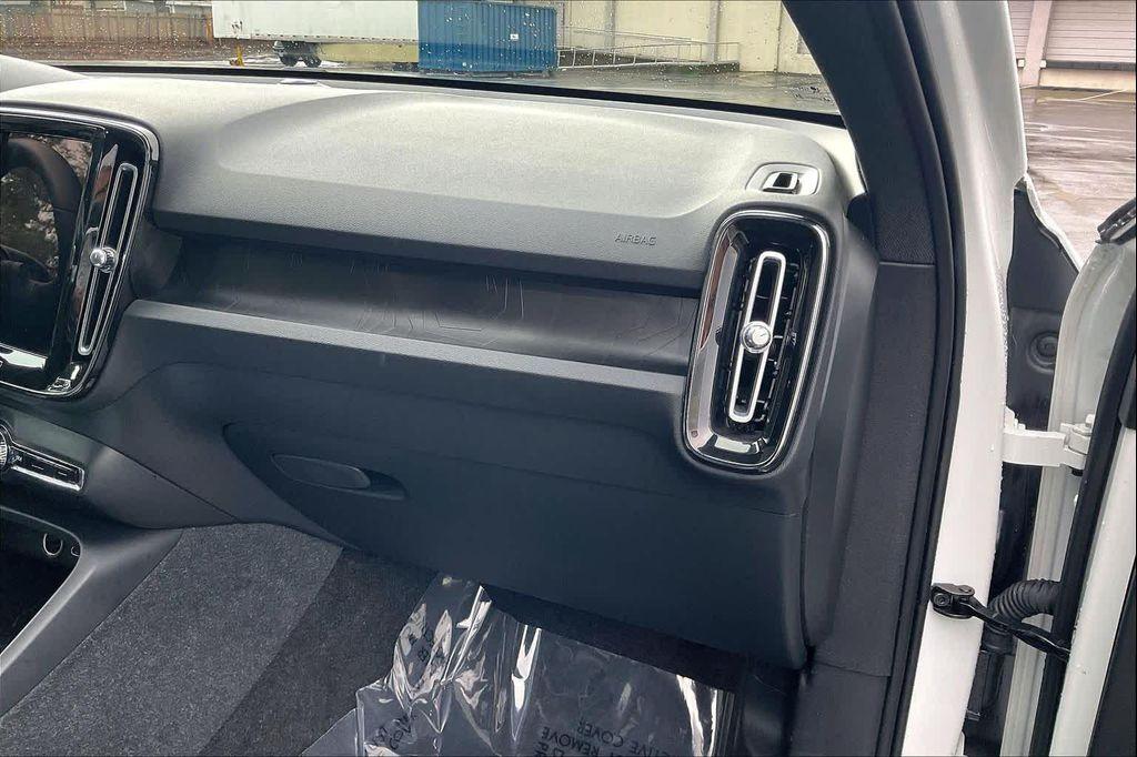 used 2023 Volvo C40 Recharge Pure Electric car, priced at $26,998