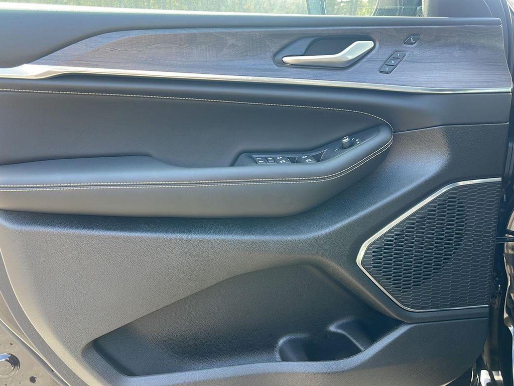 new 2025 Jeep Grand Cherokee car, priced at $54,120