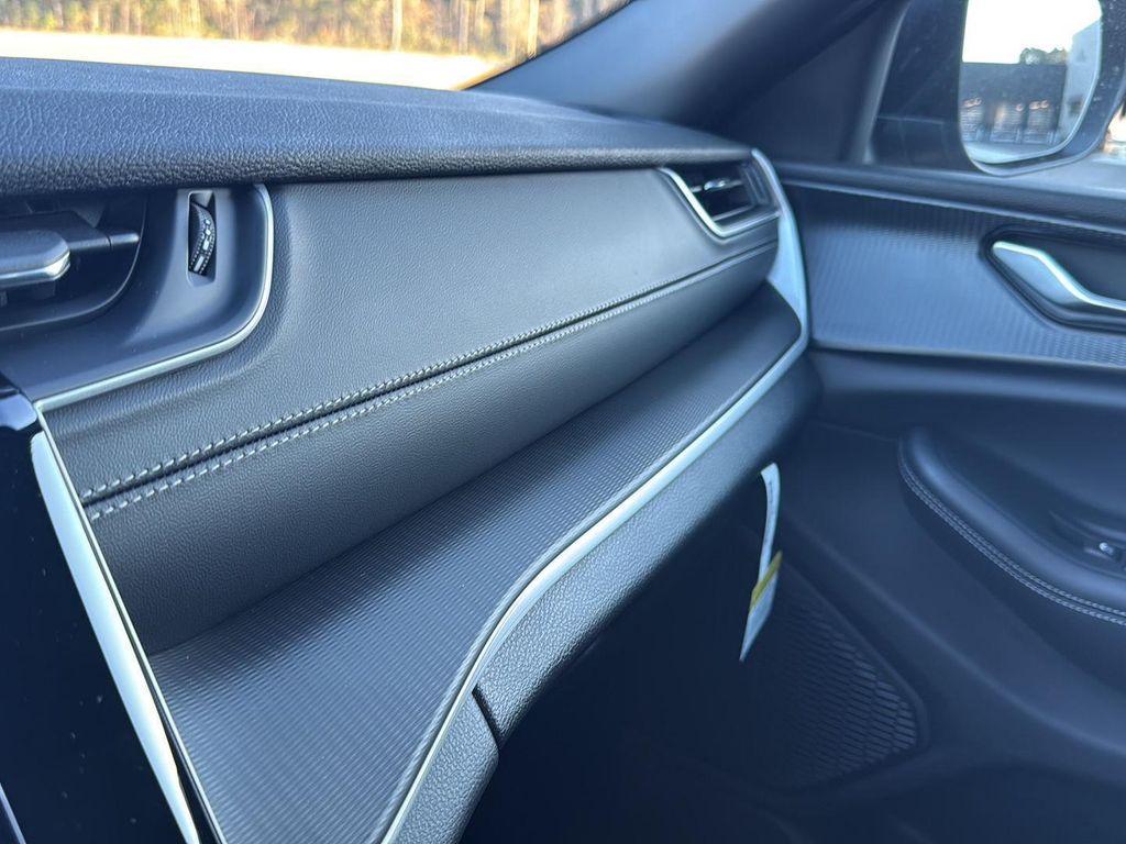 new 2025 Jeep Grand Cherokee car, priced at $34,670