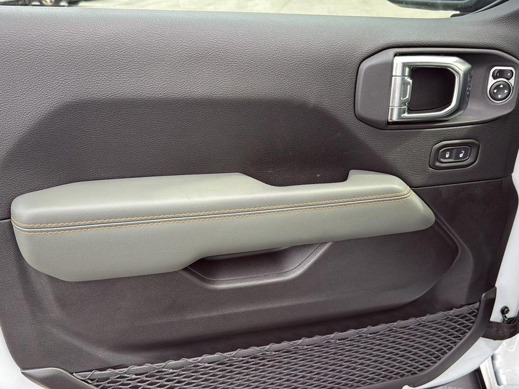 new 2025 Jeep Gladiator car, priced at $52,340