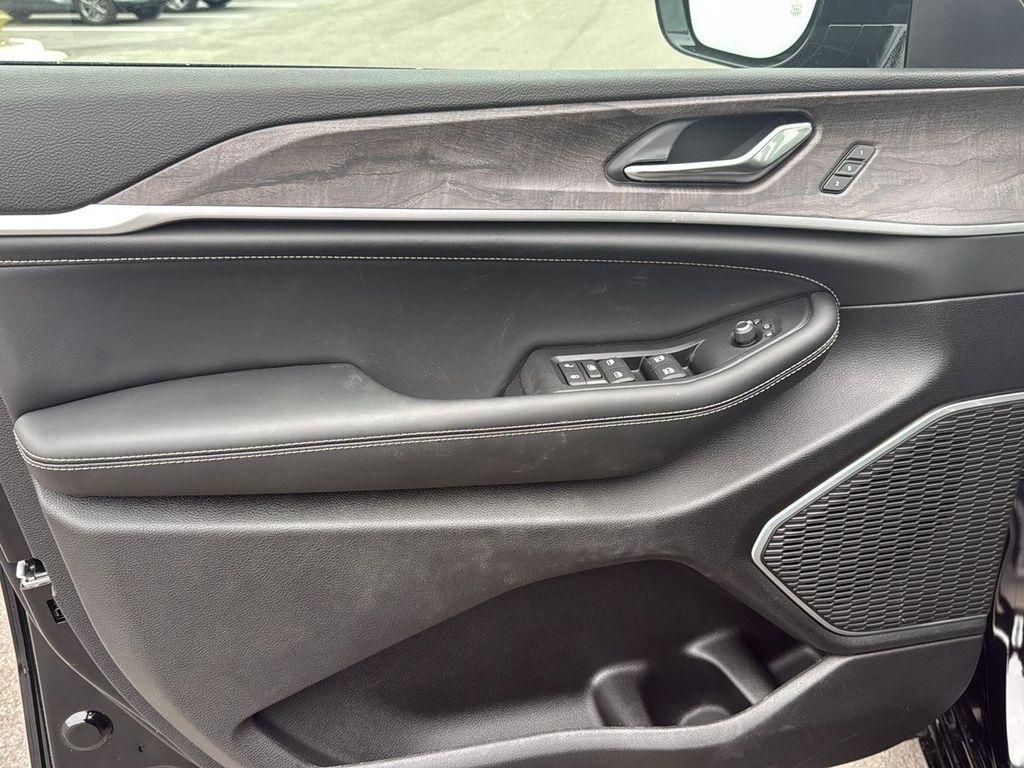 new 2026 Jeep Grand Cherokee car, priced at $53,305