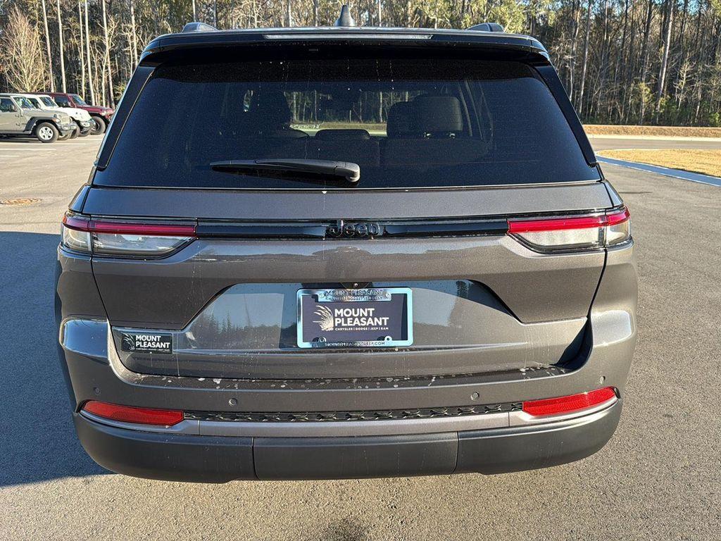 new 2026 Jeep Grand Cherokee car, priced at $46,805