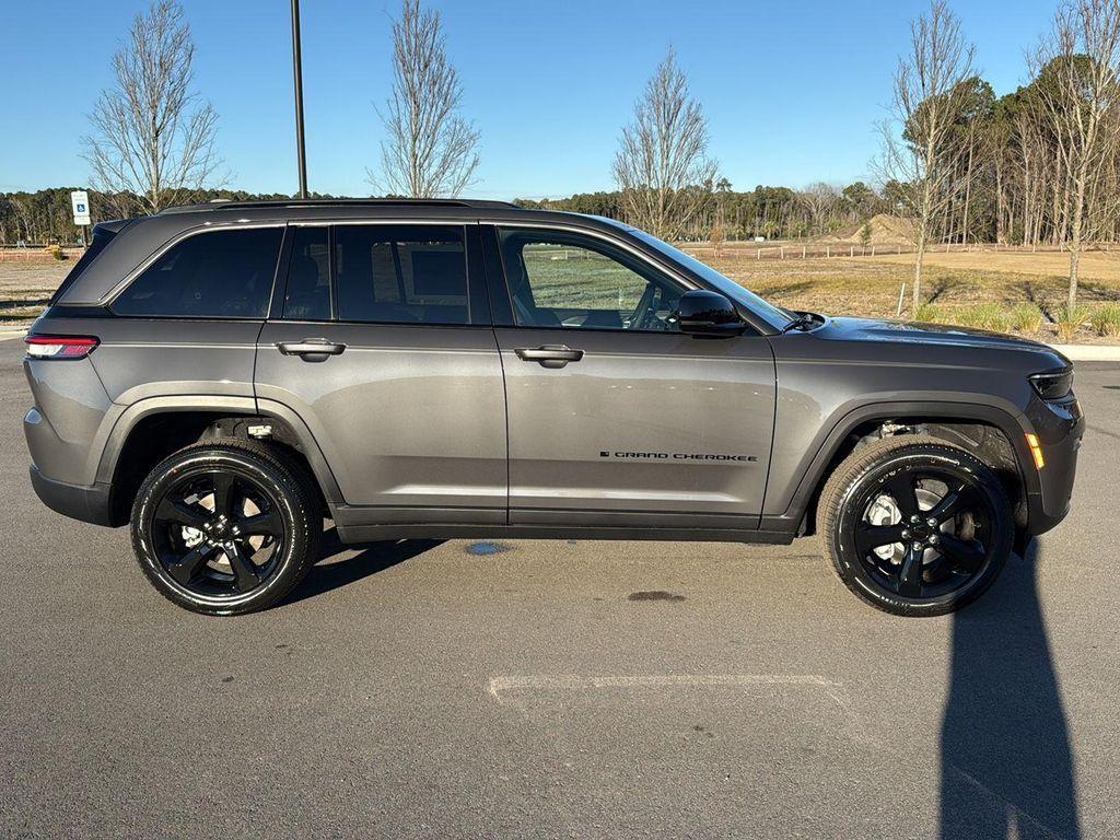 new 2026 Jeep Grand Cherokee car, priced at $46,805