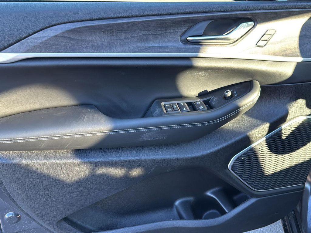 new 2026 Jeep Grand Cherokee car, priced at $46,805