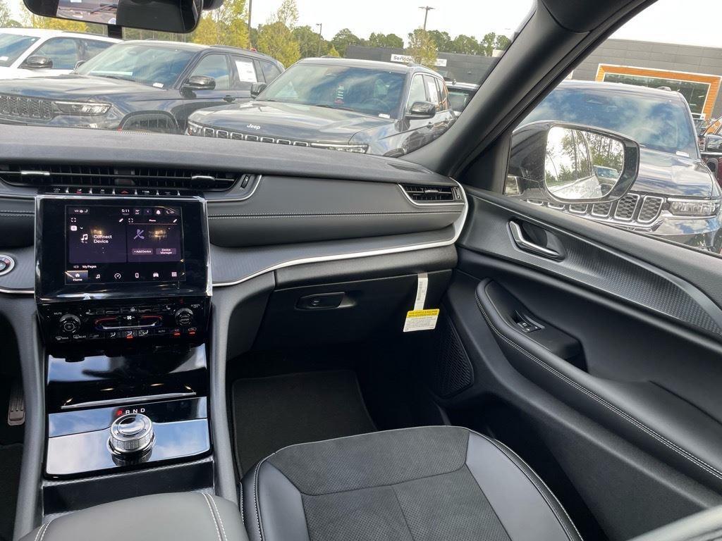 new 2025 Jeep Grand Cherokee car, priced at $38,030