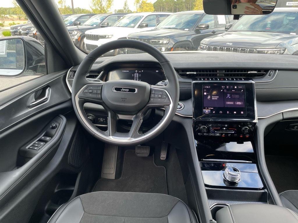 new 2025 Jeep Grand Cherokee car, priced at $38,030