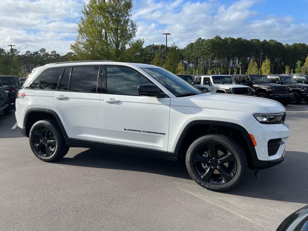 new 2025 Jeep Grand Cherokee car, priced at $38,030