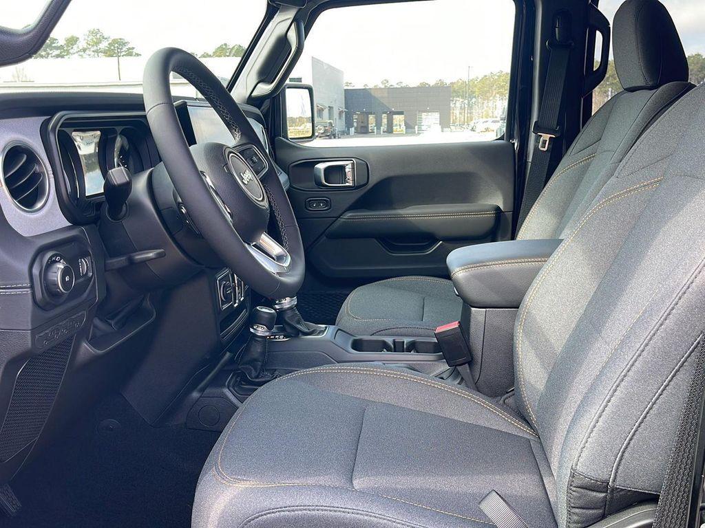 new 2025 Jeep Wrangler car, priced at $44,625
