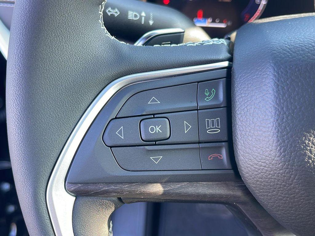 new 2025 Jeep Grand Cherokee car, priced at $41,970