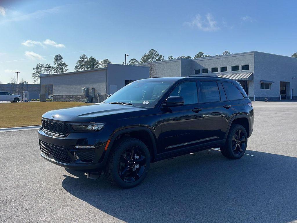new 2025 Jeep Grand Cherokee car, priced at $41,970