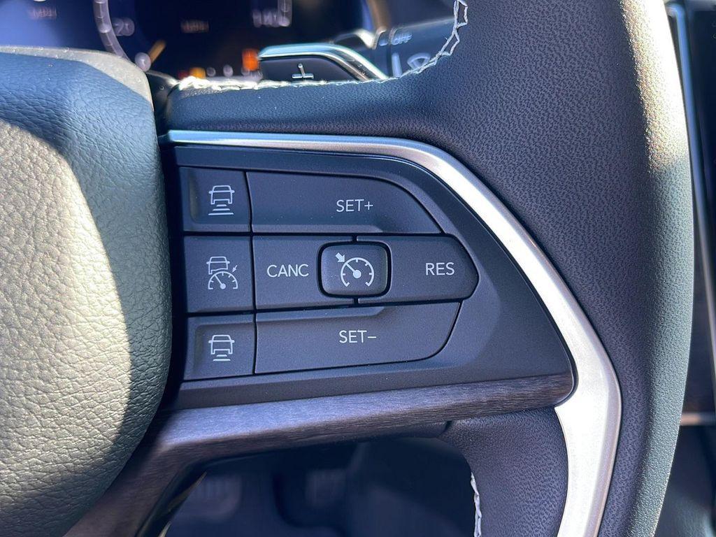 new 2025 Jeep Grand Cherokee car, priced at $41,970