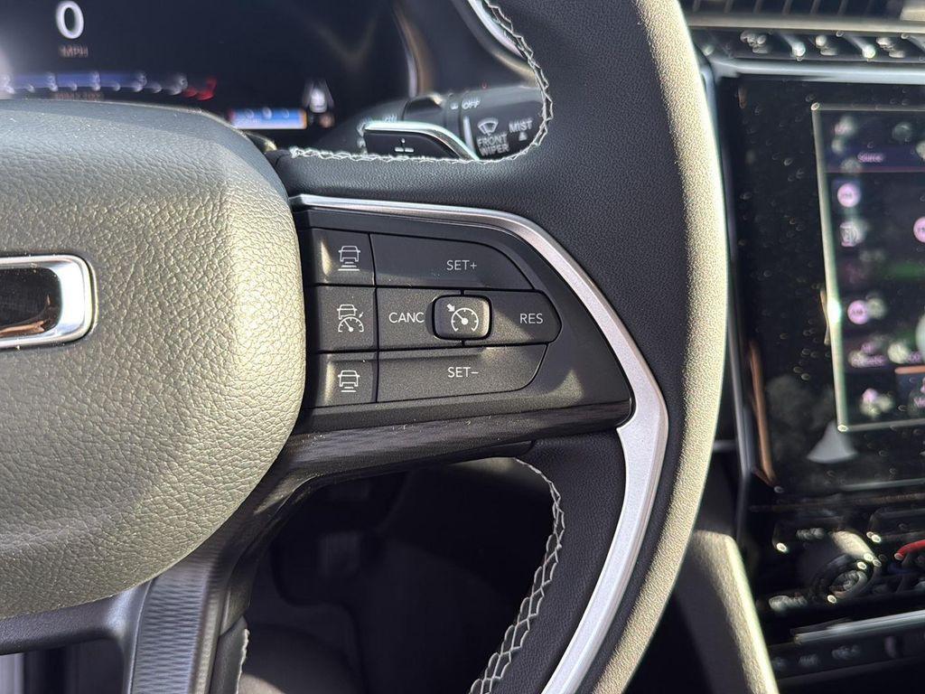 new 2025 Jeep Grand Cherokee car, priced at $32,030