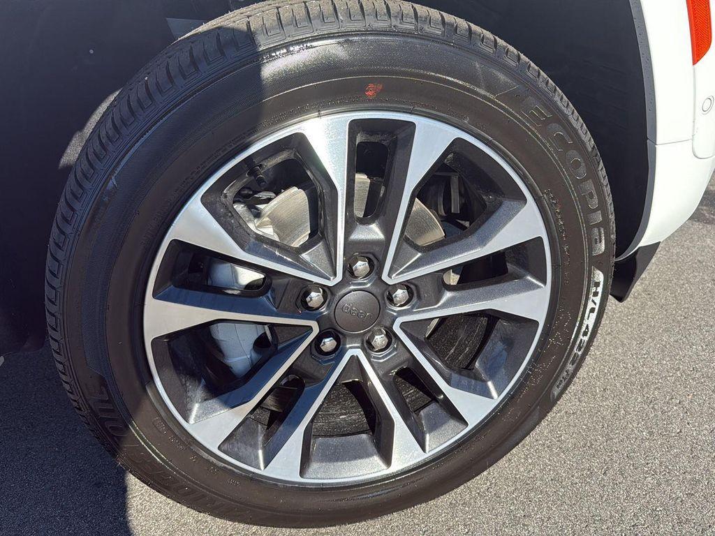 new 2025 Jeep Grand Cherokee car, priced at $55,525