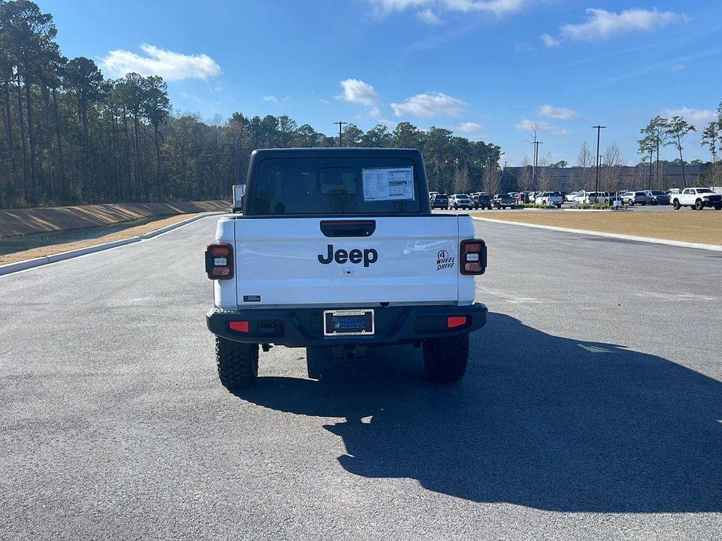 new 2025 Jeep Gladiator car, priced at $40,595