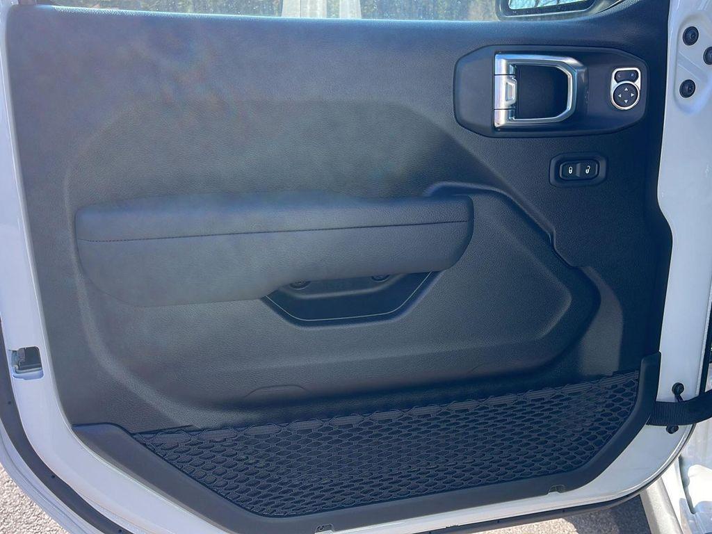 new 2025 Jeep Gladiator car, priced at $40,595