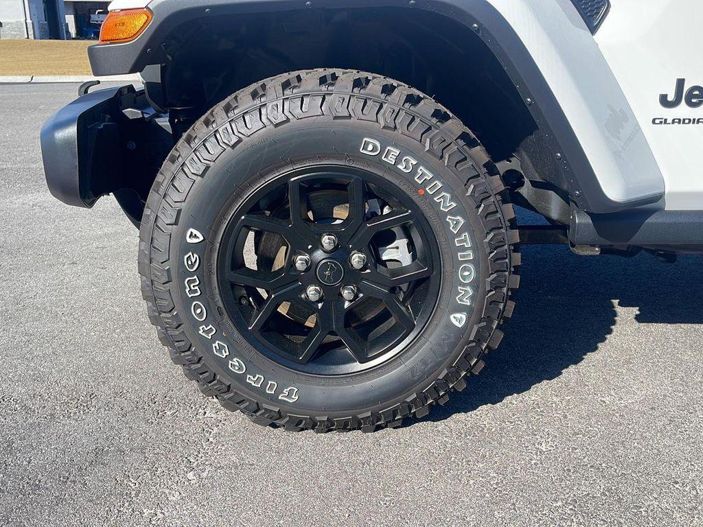 new 2025 Jeep Gladiator car, priced at $40,595