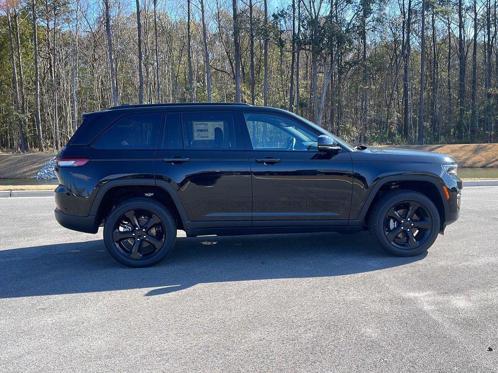 new 2025 Jeep Grand Cherokee car, priced at $36,125