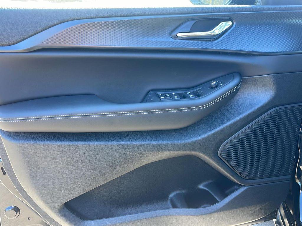 new 2025 Jeep Grand Cherokee car, priced at $36,125