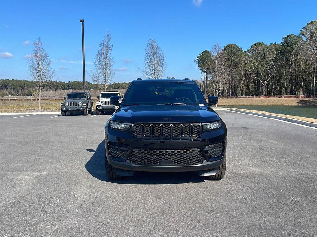 new 2025 Jeep Grand Cherokee car, priced at $36,125