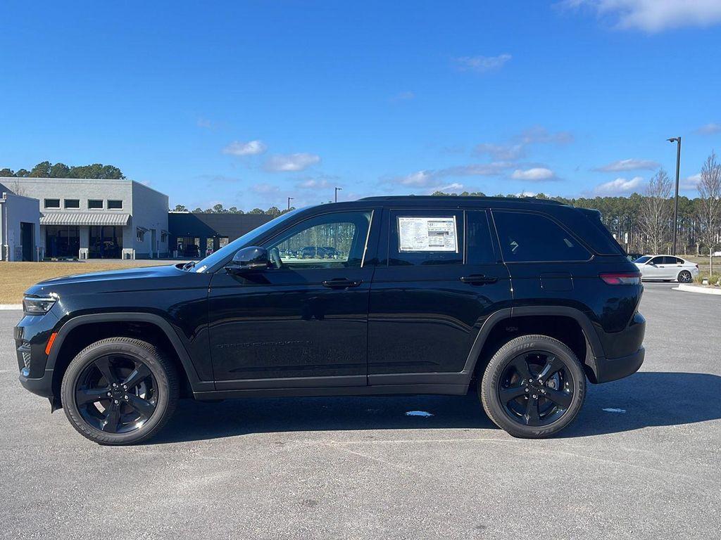 new 2025 Jeep Grand Cherokee car, priced at $36,125
