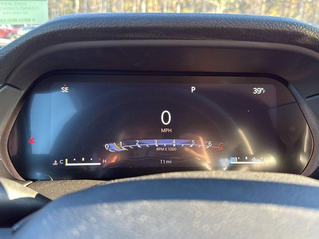 new 2025 Jeep Grand Cherokee car, priced at $38,625