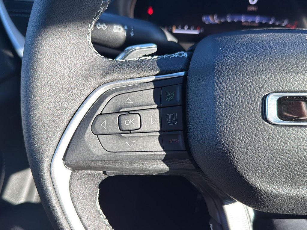 new 2025 Jeep Grand Cherokee car, priced at $38,625