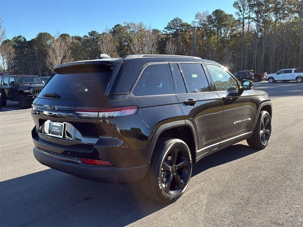 new 2025 Jeep Grand Cherokee car, priced at $38,625