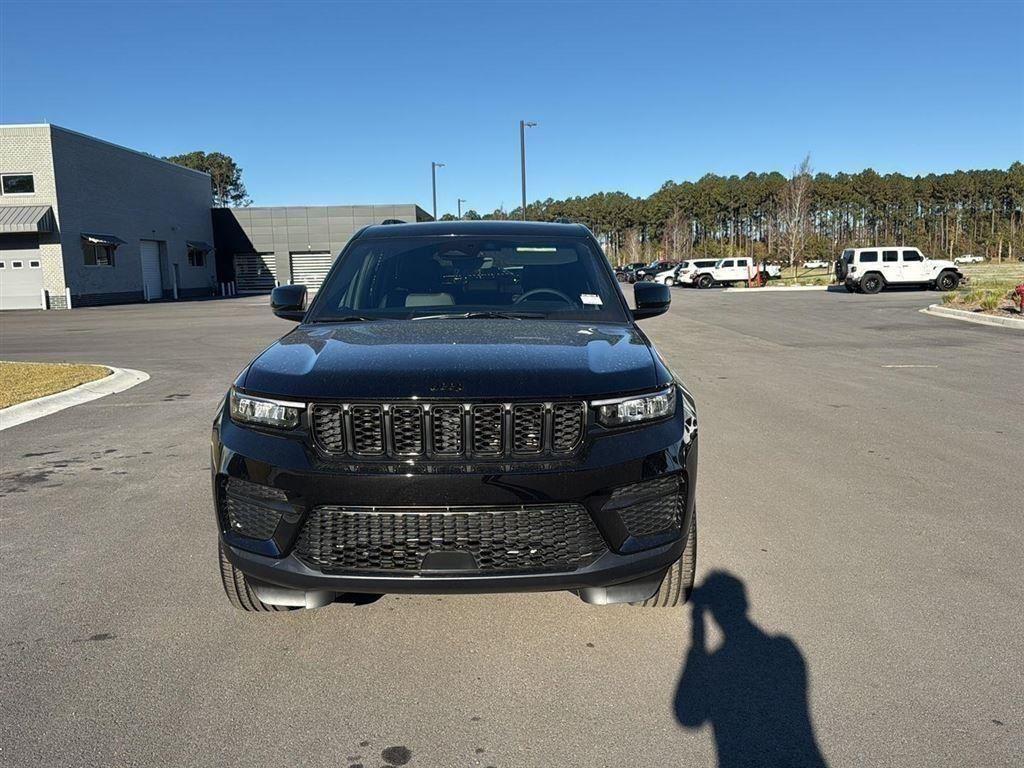 new 2025 Jeep Grand Cherokee car, priced at $38,625