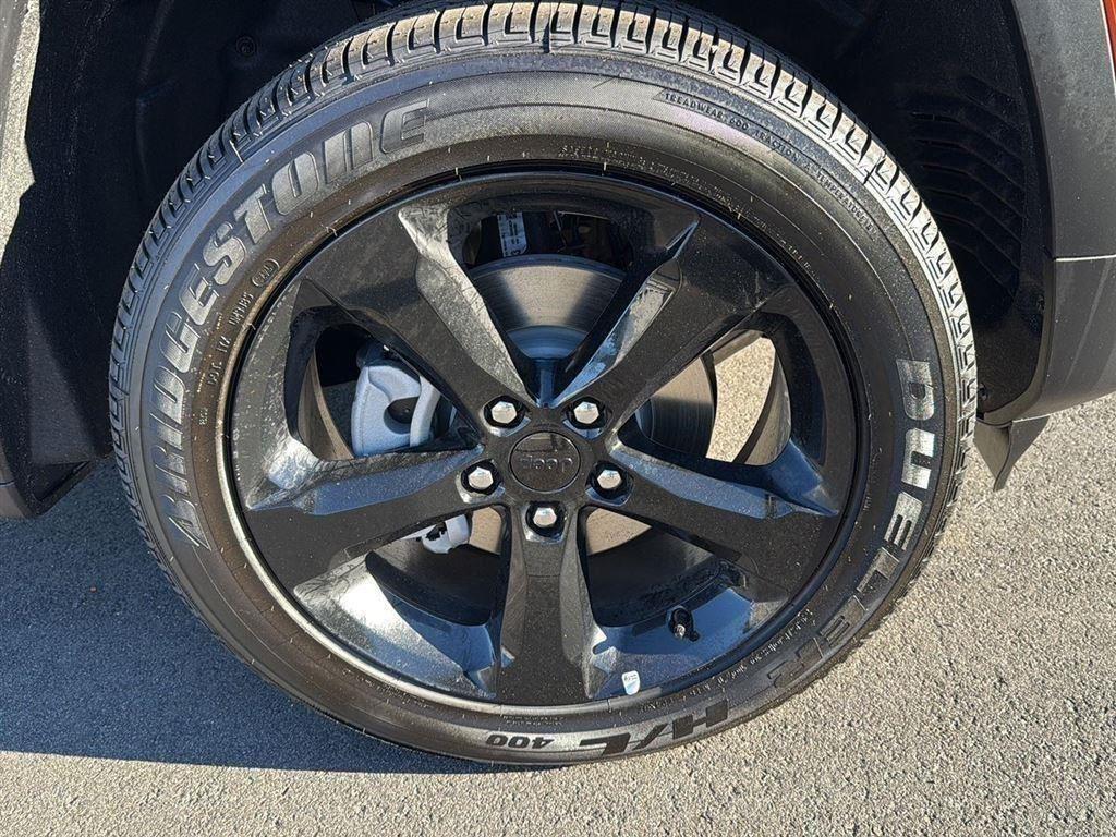 new 2025 Jeep Grand Cherokee car, priced at $38,625