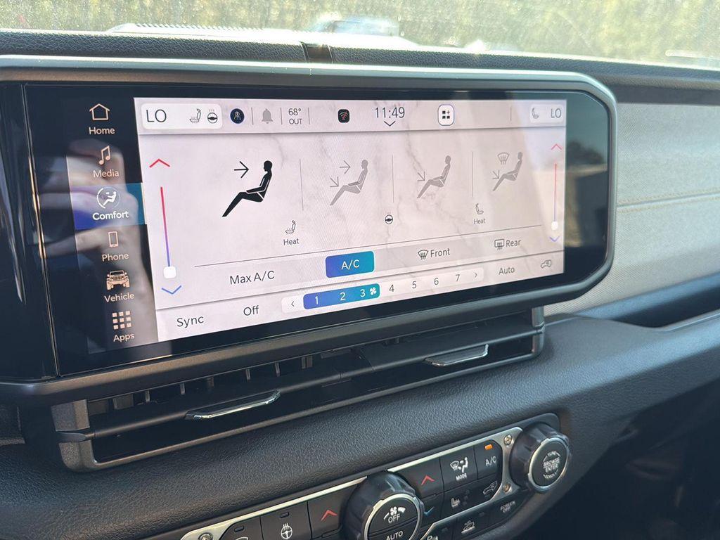 new 2025 Jeep Wrangler car, priced at $41,770